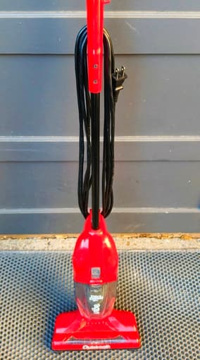 Dirt Devil Vacuum 1