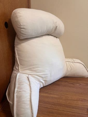 READING BACKREST with neck pillow 1