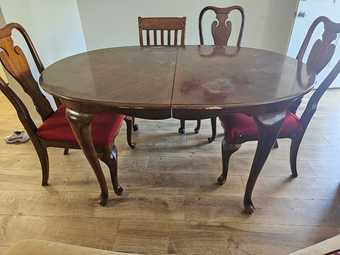 Dining table with 6 chairs and baby crib with mattress 2