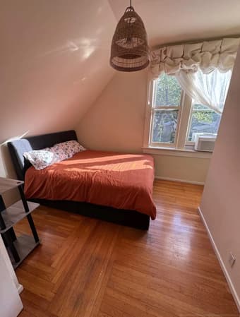 Room available in sunny 4BD3BA house in downtown Palo Alto 1