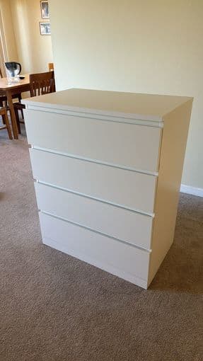 4-Drawer chest in great conditions 1