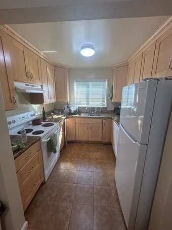 Aug 1 Large Furnished 2B2B Menlo Park | Your own bath + bed + parking 2