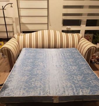 Queen Size sleeper Sofa for sale 2