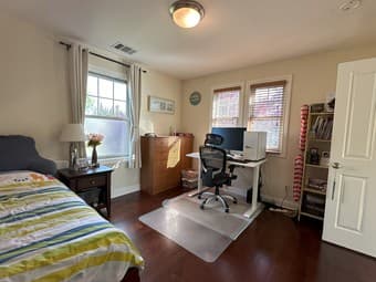 On-campus furnished bedroom in a beautiful house available 8/11 1
