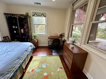 On-campus furnished bedroom in a beautiful house available 8/12 1