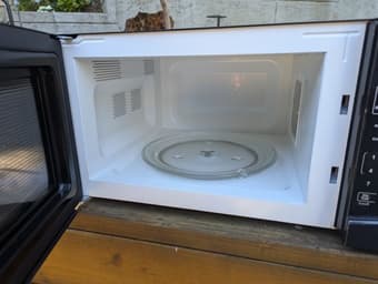 Hamilton Beach Microwave - Great condition 3