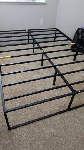 Queen size bedframe 2