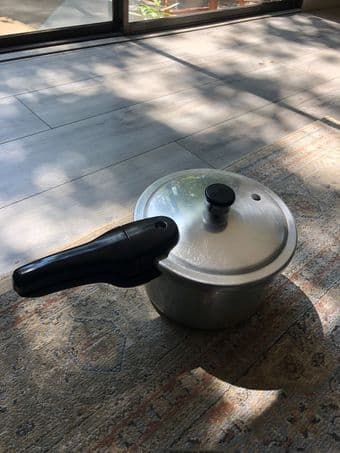 Kitchen items (Pressure Cooker, Ice cube trays, frying pan and mugs) 3