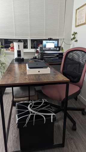 Corner reversible L shape desk table: excellent condition 1