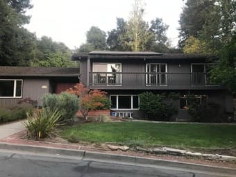 2nd floor room w/balcony available in Portola Valley House, Sept. 1st 1