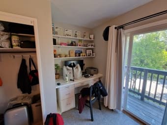 2nd floor room w/balcony available in Portola Valley House, Sept. 1st 2
