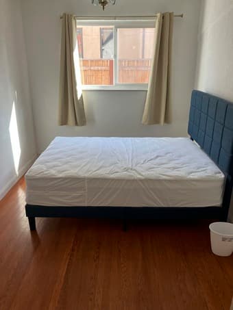 Room in house on Stanford Avenue 2