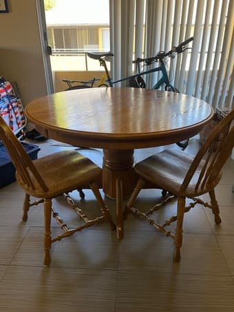 Solid oak pedestal table + 6 chairs and leaf 3