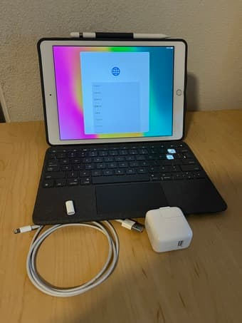 7th Gen Apple iPad A10 Fusion Chip 128GB - Silver For Sale OBO 1