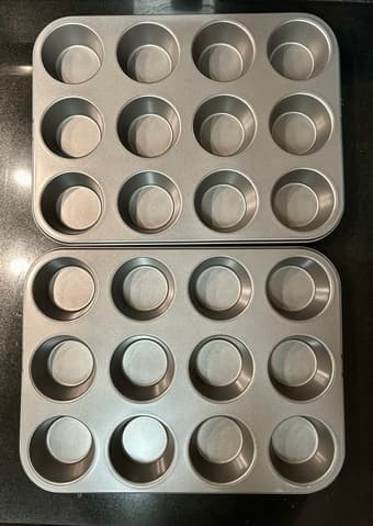 Muffin tins x 3 and cake pans x 2 1