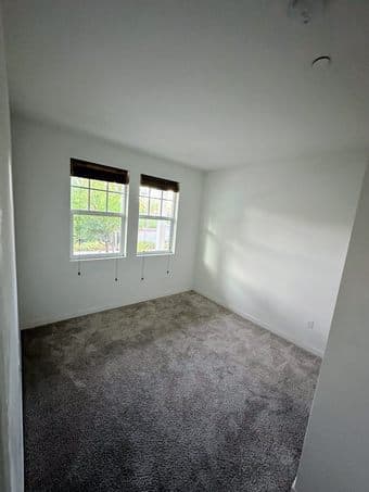 Looking for a roommate in Mountain View Townhouse 2