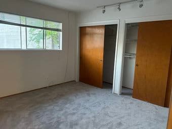 Large bedroom with private bath, close to Stanford campus 3