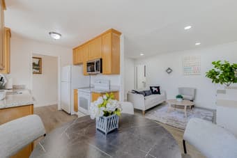 Furnished Room in 4BR/2BA House Walk to Costco & Downtown Redwood City 1
