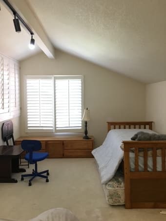 A large loft in an upscale neighborhood looking for a female housemate 3