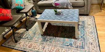 Selling 5' x 7' area rug, lightly used 1
