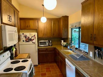 Master Bedroom with Private Bathroom for Rent in Spacious 3B2B Home 3