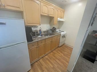 Studio apartment for lease, 420 sq ft, renovated bath, w parking spot 1