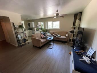 1 room available in 2bed/2bath apartment near Stanford 3