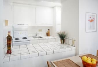 Subleasing On-Campus Hulme Midrise 1 BR Apartment Dec 6 2