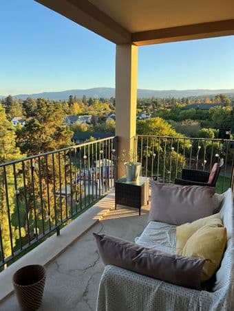 On campus Sublet 1B1B Midrise apt (Dec 13 - Jan 4) EV 2