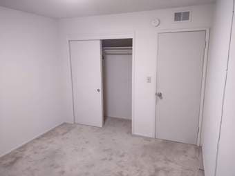 Large single room in apartment unit 1250/month 1