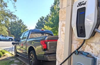 [new] Ford Charge Station Pro for charging EVs with CCS1 charge ports 1