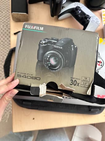 FUJIFULM DIGITAL CAMERA 1