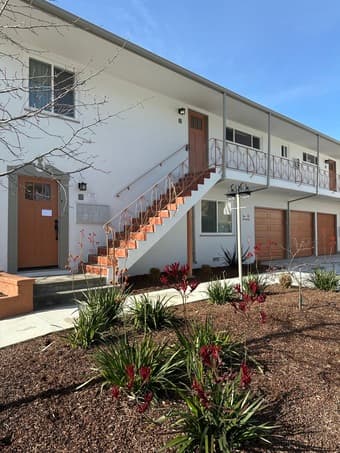 Looking for a female roommate to apply to Menlo Park apartment with! 1