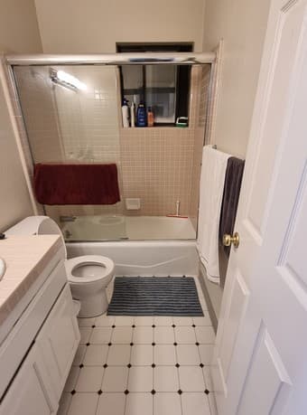 1B/1B in a 3B/3B apartment in Menlo Park available from March 2