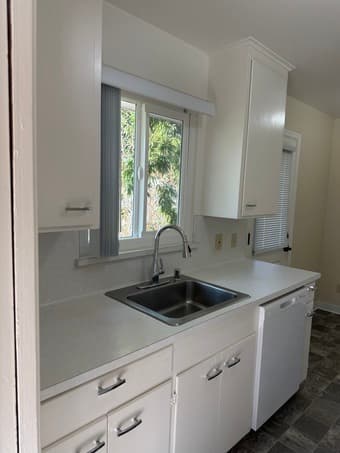 Looking for a female roommate TODAY to apply to Menlo Park apartment! 2