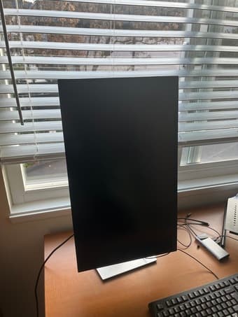 Selling Dell 27 Inch 4K FHD, IP Ultra-Thin Bezel Monitor 2