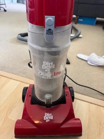 Dirt Devil Vaccum Cleaner Quick Plus Lite - Upright and Bagless 2