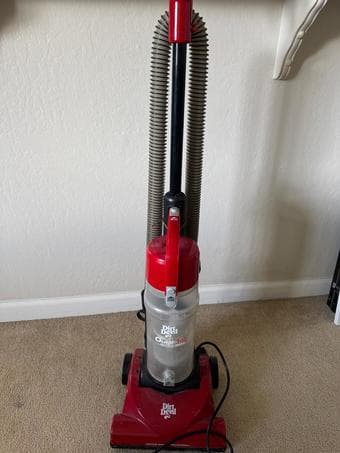 Dirt Devil Vaccum Cleaner Quick Plus Lite - Upright and Bagless 3