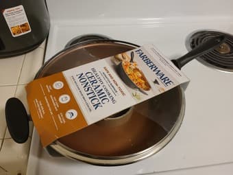 NEW UNUSED Farberware deep fry non stick pan with lid 1