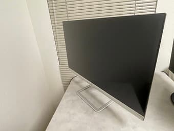 27" HP Monitor 1