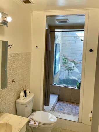 $1960 - Huge room with the most peaceful shower! APRIL-JULY 3