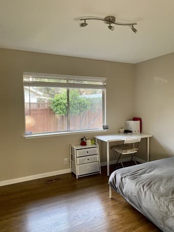 1br in 3br/1b townhouse in Menlo Park from mid-May 2