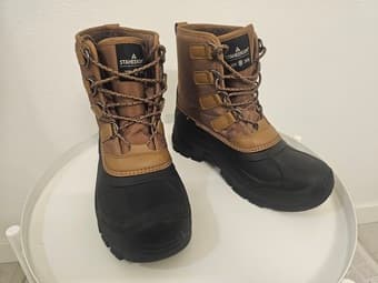 Staheekum Snow Boots (only 2 nights used) 1