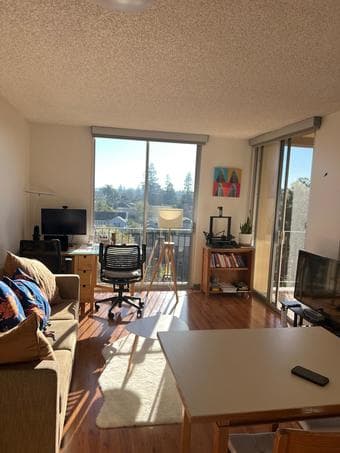 On campus Sublet 1B1B Midrise apt (May 14 - June 1) EV 3
