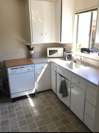 [Female Only] Room for rent near downtown Menlo Park, start May 1st 3