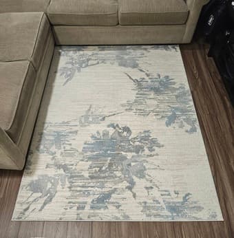 Calvin Klein Indoor Rug in excellent condition 1