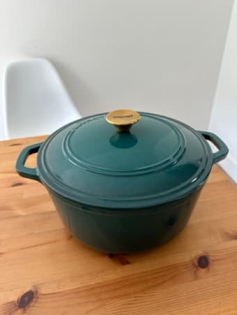 Cast Iron Dutch Oven pot 2