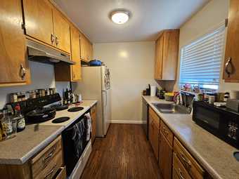 Room with Private Bathroom in Spacious Palo Alto Apartment, July 1st 1
