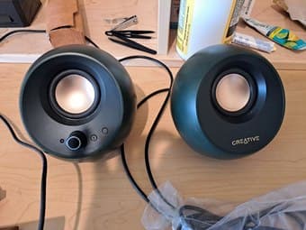 creative pebble pro speakers + mechanical keyboard 1