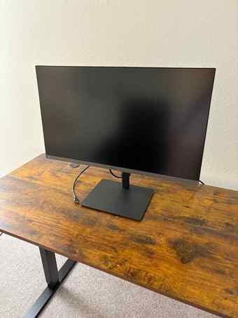 Computer monitor (2 available) 1